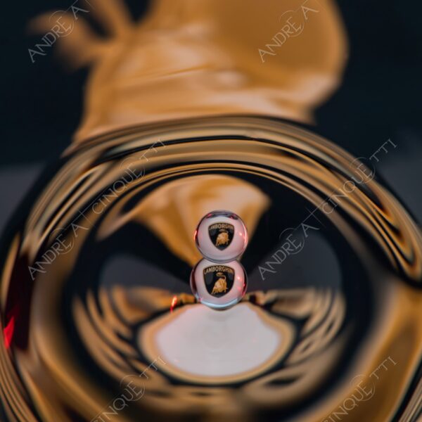 macro photography goccia gocce d'acqua water drop drops high speed sync riflessi reflections splash colori colours bounce bouncing marchio logo lamborghini