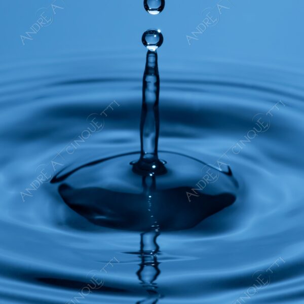 macro photography goccia gocce d'acqua water drop drops droplet droplets high speed sync studio photography riflessi reflections splash colori colours bounce bouncing