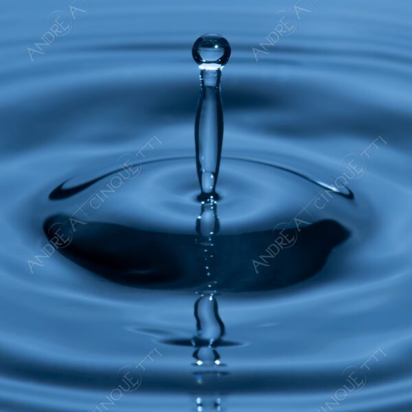 macro photography goccia gocce d'acqua water drop drops droplet droplets high speed sync studio photography riflessi reflections splash colori colours bounce bouncing