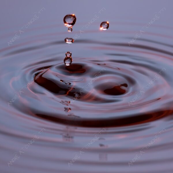 macro photography goccia gocce d'acqua water drop drops droplet droplets high speed sync studio photography riflessi reflections splash colori colours bounce bouncing