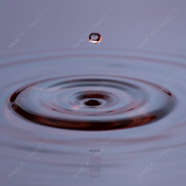 macro photography goccia gocce d'acqua water drop drops droplet droplets high speed sync studio photography riflessi reflections splash colori colours bounce bouncing