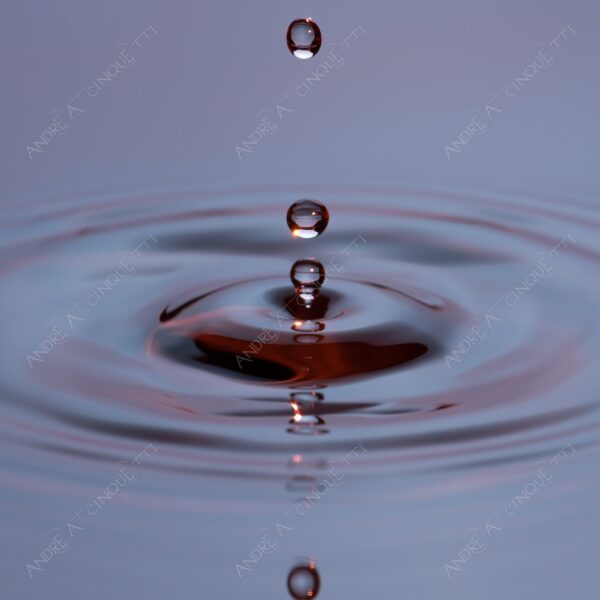 macro photography goccia gocce d'acqua water drop drops droplet droplets high speed sync studio photography riflessi reflections splash colori colours bounce bouncing