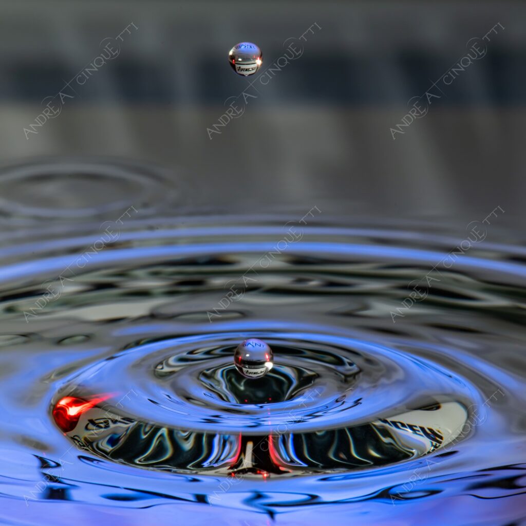 macro photography goccia gocce d'acqua water drop drops high speed sync riflessi reflections splash colori colours bounce bouncing avengers