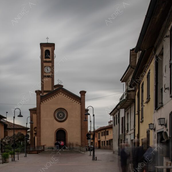 colturano balbiano chiesa church campanile bell tower steeple belfry piazza square long exposure lunga esposzione