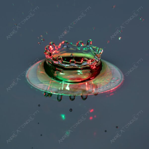 macro photography goccia gocce d'acqua water drop drops droplet droplets high speed sync studio photography riflessi reflections splash colori colours bounce bouncing moneta coin euro