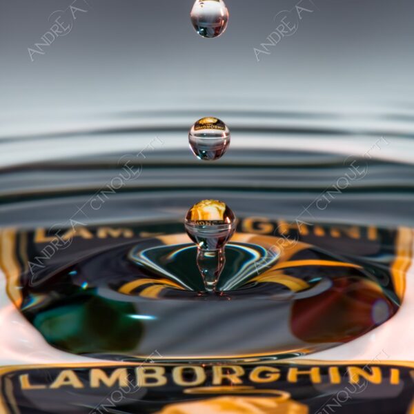 macro photography goccia gocce d'acqua water drop drops high speed sync riflessi reflections splash colori colours bounce bouncing marchio logo lamborghini bandiera flag italia italy tricolore