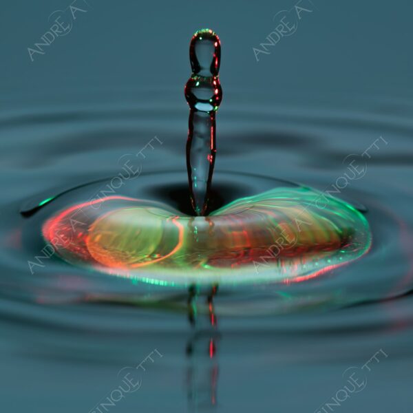 macro photography goccia gocce d'acqua water drop drops droplet droplets high speed sync studio photography riflessi reflections splash colori colours bounce bouncing moneta coin euro