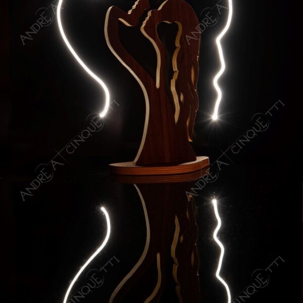still life studio photography opera d'arte artwork legno wood ombra shadow prfilo silhouette riflessi reflections specchio mirror amanti lovers lunga esposizione long exposure led