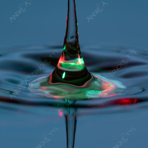 macro photography goccia gocce d'acqua water drop drops droplet droplets high speed sync studio photography riflessi reflections splash colori colours bounce bouncing moneta coin euro