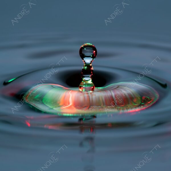 macro photography goccia gocce d'acqua water drop drops droplet droplets high speed sync studio photography riflessi reflections splash colori colours bounce bouncing moneta coin euro