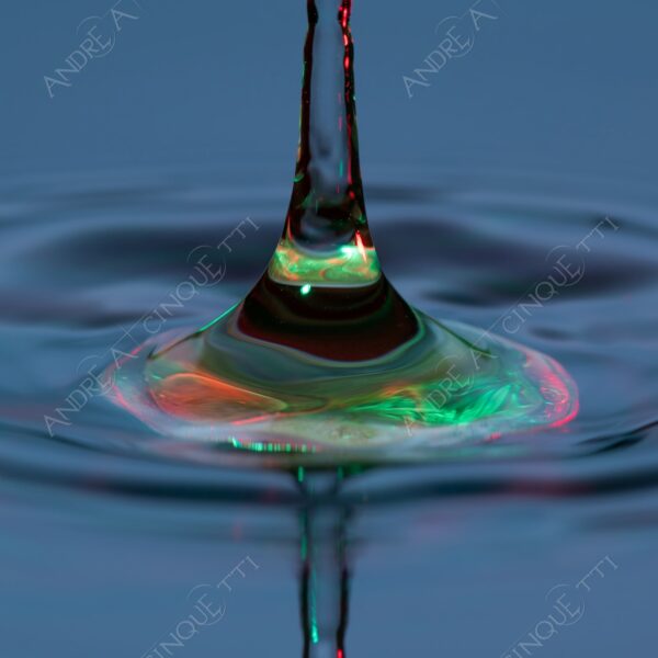 macro photography goccia gocce d'acqua water drop drops droplet droplets high speed sync studio photography riflessi reflections splash colori colours bounce bouncing moneta coin euro
