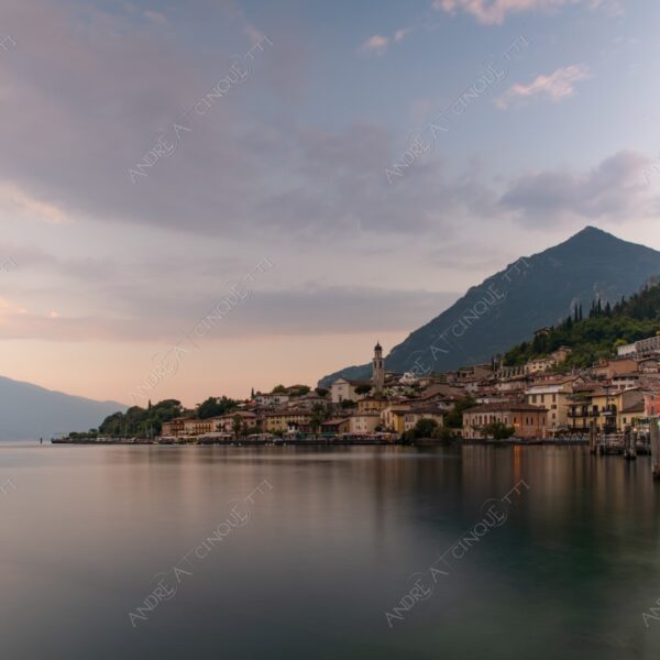 tramonto sunset sundown crepuscolo dusk twilight alba sun down chiesa church campanile bell tower steeple belfry long exposure lunga esposzione lago lake loch garda tremosine
