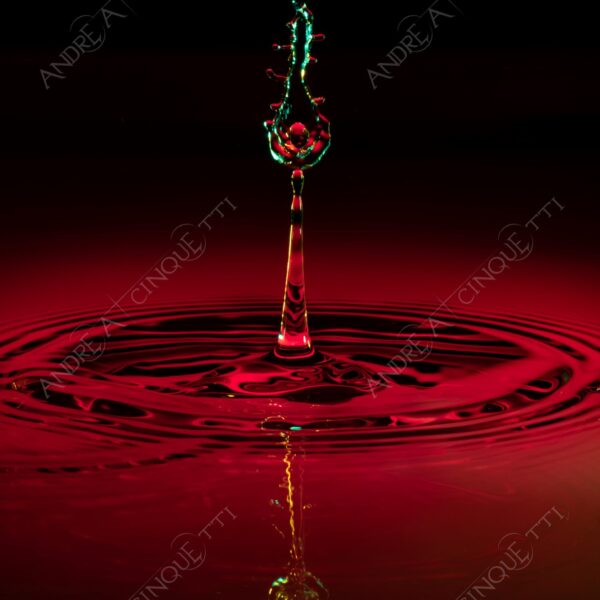 macro photography goccia gocce d'acqua water drop drops high speed sync riflessi reflections splash colori colours bounce bouncing