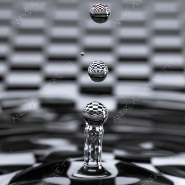 macro photography goccia gocce d'acqua water drop drops high speed sync riflessi reflections splash colori colours bounce bouncing pattern scacchi chess