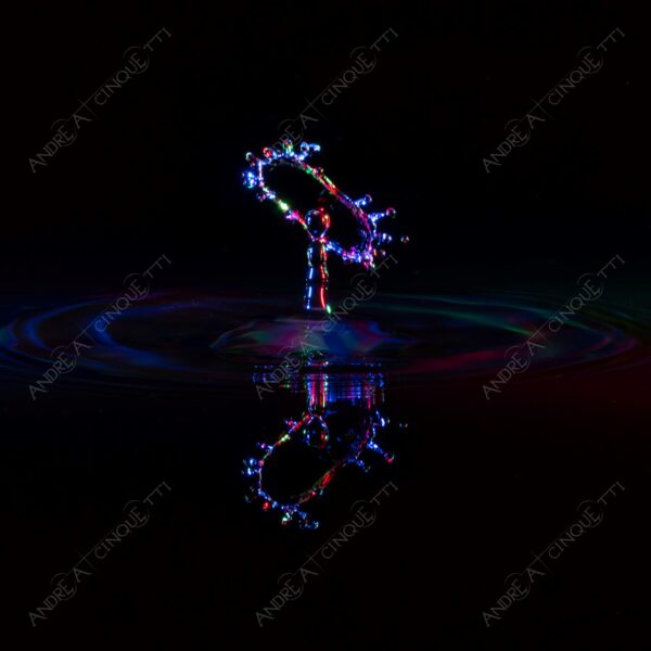 macro photography goccia gocce d'acqua water drop drops high speed sync riflessi reflections splash colori colours bounce bouncing