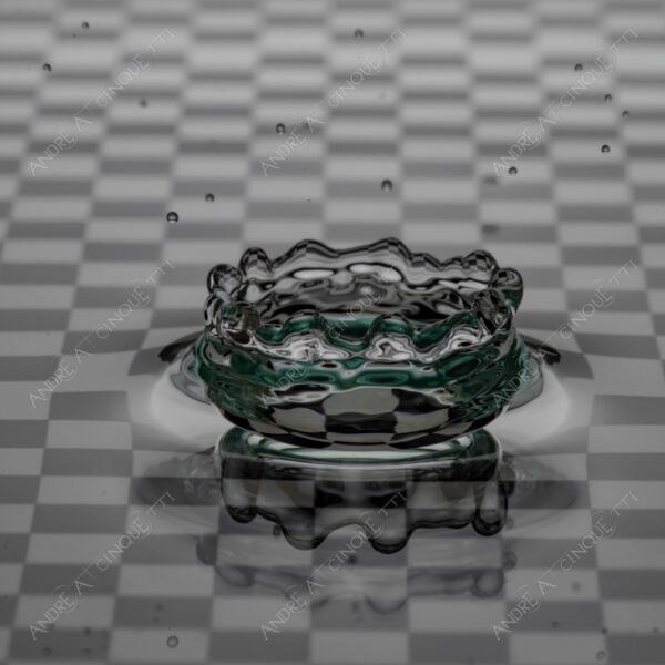 macro photography goccia gocce d'acqua water drop drops high speed sync riflessi reflections splash colori colours bounce bouncing pattern scacchi