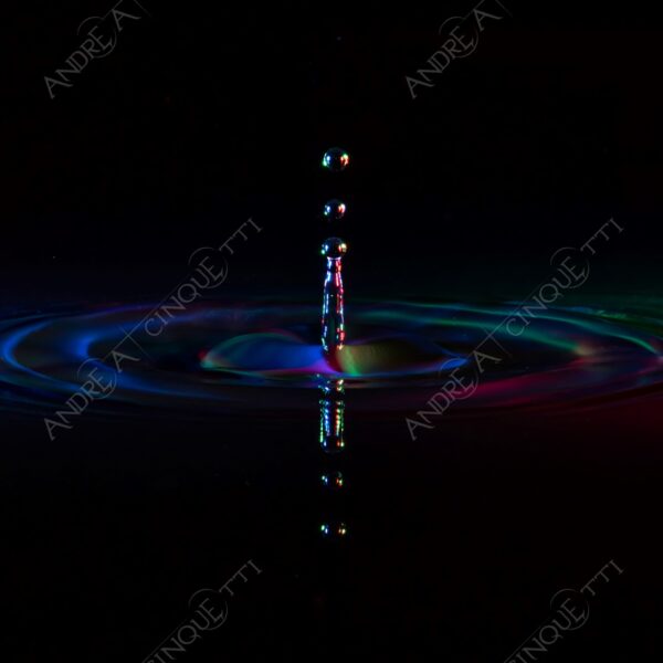 macro photography goccia gocce d'acqua water drop drops high speed sync riflessi reflections splash colori colours bounce bouncing