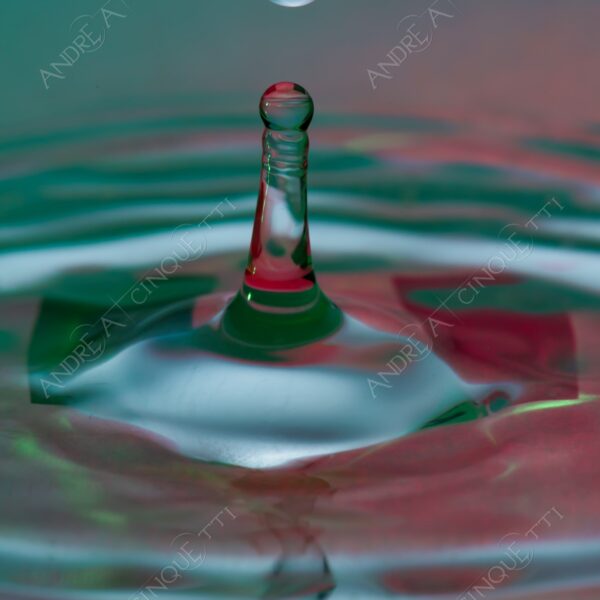 macro photography goccia gocce d'acqua water drop drops droplet droplets high speed sync studio photography riflessi reflections splash colori colours bounce bouncing bandiera flag italia italy tricolore