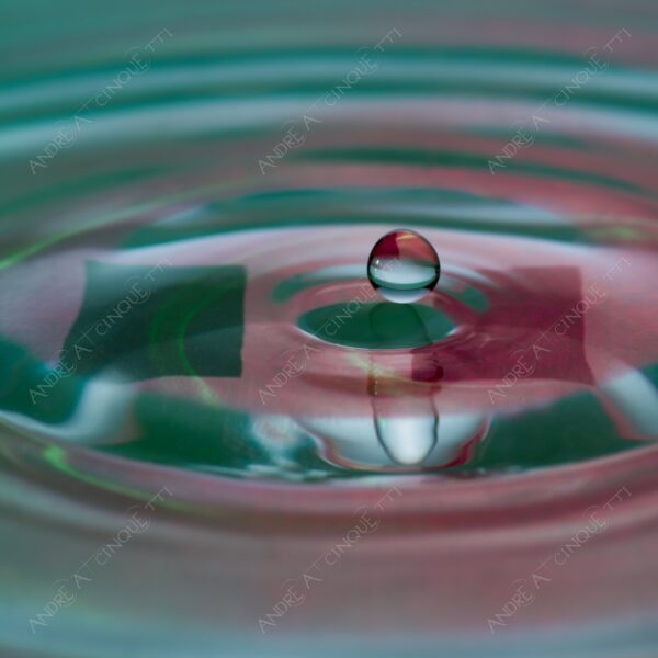 macro photography goccia gocce d'acqua water drop drops droplet droplets high speed sync studio photography riflessi reflections splash colori colours bounce bouncing bandiera flag italia italy tricolore