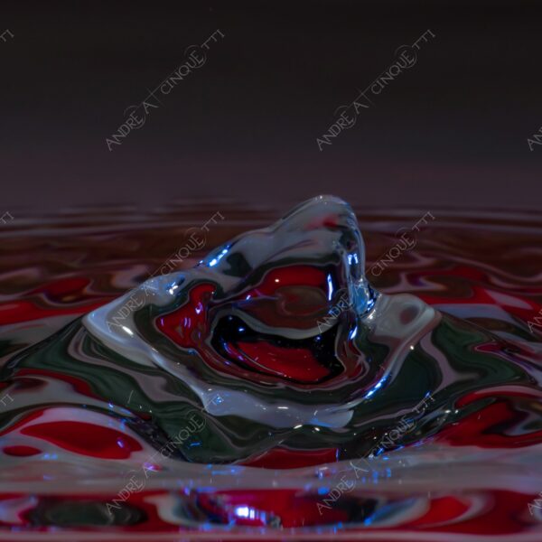 macro photography goccia gocce d'acqua water drop drops high speed sync riflessi reflections splash colori colours bounce bouncing squalo shark