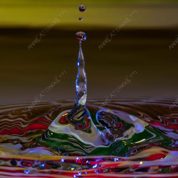 macro photography goccia gocce d'acqua water drop drops high speed sync riflessi reflections splash colori colours bounce bouncing
