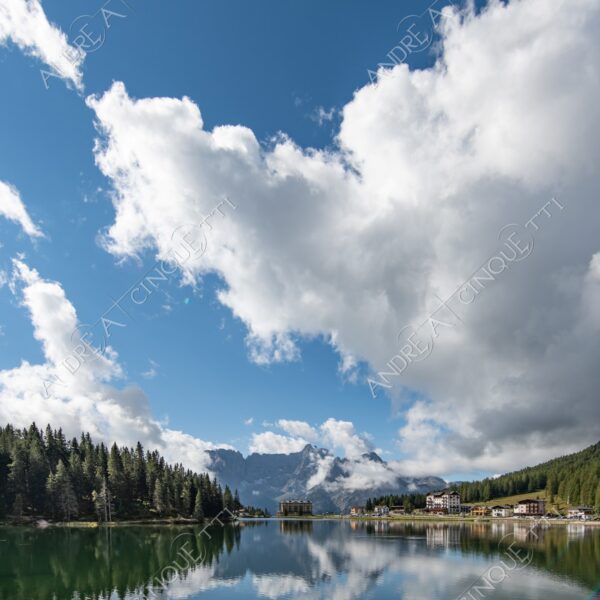 Lago di Misurina lago lake smeraldo emeraldo ali alps alpino montagne mountains dolomiti bosco woods riflessi reflections nuvole clouds sole sun tre cime