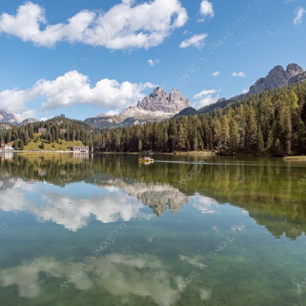 Lago di Misurina lago lake smeraldo emeraldo ali alps alpino montagne mountains dolomiti bosco woods riflessi reflections nuvole clouds sole sun tre cime