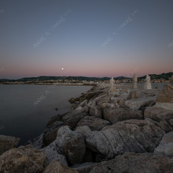 san benedetto del tronto spiaggia beach shore costa coast sassi stones alba sunrise tramonto sunset sundown crepuscolo twilght dusk statua statue