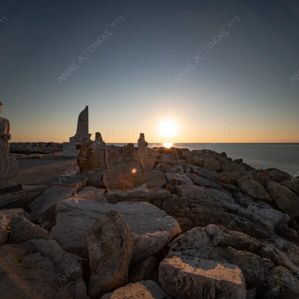 san benedetto del tronto spiaggia beach shore costa coast sassi stones alba sunrise tramonto sunset sundown crepuscolo twilght dusk statua statue
