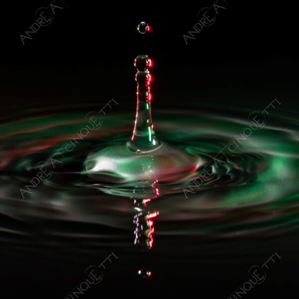 macro photography goccia gocce d'acqua water drop drops high speed sync riflessi reflections splash colori colours bounce bouncing italia italy tricolore