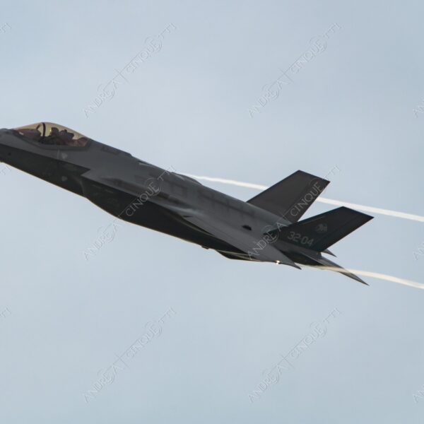 linate aeroporto airport airshow spettacolo aereo plane fighter jet f35