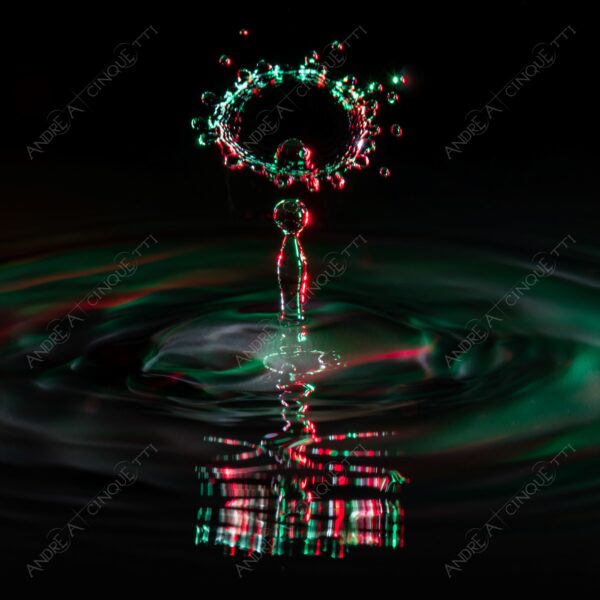 macro photography goccia gocce d'acqua water drop drops high speed sync riflessi reflections splash colori colours bounce bouncing italia italy tricolore