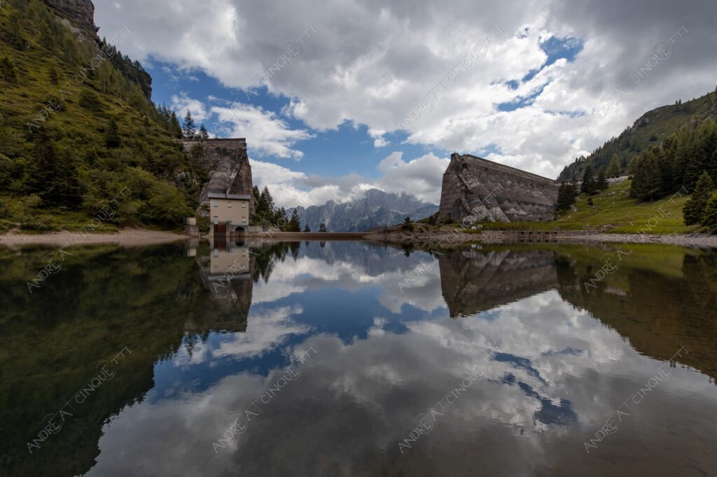 diga del gleno dam lago montagna lake loch mountain montagne mountains alpi alps riflessi reflections specchio mirror disastro crollo catastrofe tragedia disaster collapse collapsed catastrophe tragedy