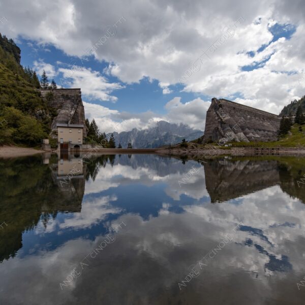 diga del gleno dam lago montagna lake loch mountain montagne mountains alpi alps riflessi reflections specchio mirror disastro crollo catastrofe tragedia disaster collapse collapsed catastrophe tragedy