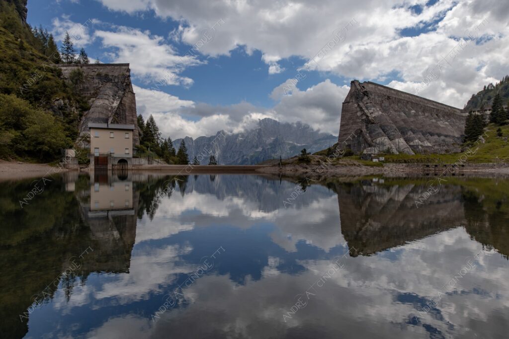 diga del gleno dam lago montagna lake loch mountain montagne mountains alpi alps riflessi reflections specchio mirror disastro crollo catastrofe tragedia disaster collapse collapsed catastrophe tragedy