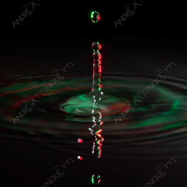 macro photography goccia gocce d'acqua water drop drops high speed sync riflessi reflections splash colori colours bounce bouncing italia italy tricolore