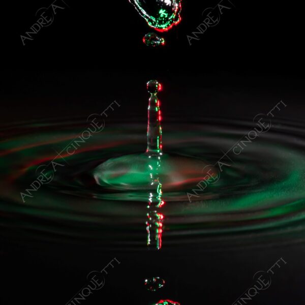 macro photography goccia gocce d'acqua water drop drops high speed sync riflessi reflections splash colori colours bounce bouncing italia italy tricolore