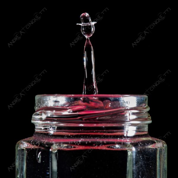 macro photography goccia gocce d'acqua water drop drops high speed sync riflessi reflections splash colori colours bounce bouncing uomo man bombetta bowler hat