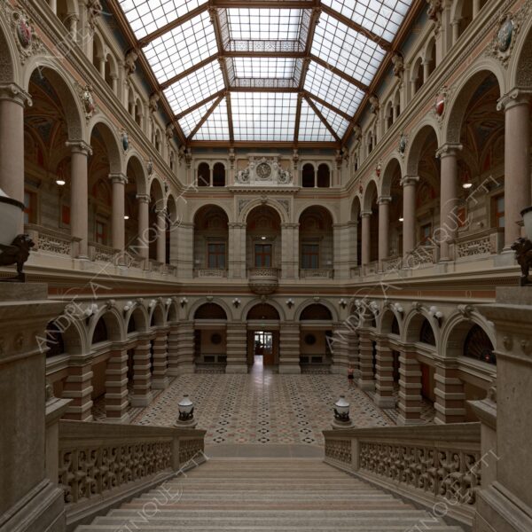 austria vienna palazzo palace architettura architecture scale stairs archi arches colonne columns pillars palazzo di giustizia justice palace