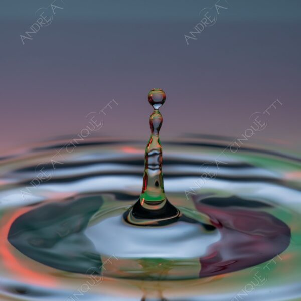 macro photography goccia gocce d'acqua water drop drops droplet droplets high speed sync studio photography riflessi reflections splash colori colours bounce bouncing bandiera flag italia italy tricolore