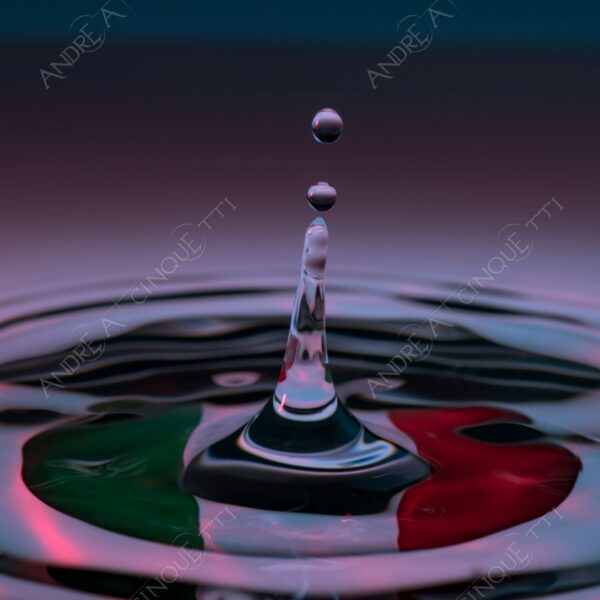 macro photography goccia gocce d'acqua water drop drops droplet droplets high speed sync studio photography riflessi reflections splash colori colours bounce bouncing bandiera flag italia italy tricolore