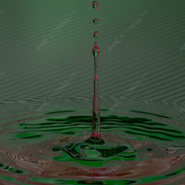 macro photography goccia gocce d'acqua water drop drops high speed sync riflessi reflections splash colori colours bounce bouncing pattern strisce stripes