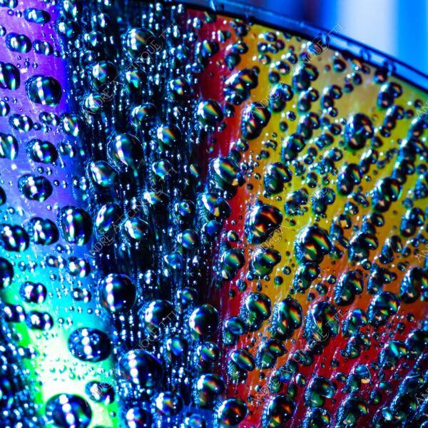 macro photography goccia gocce d'acqua water drop drops riflessi reflections colori colours cd