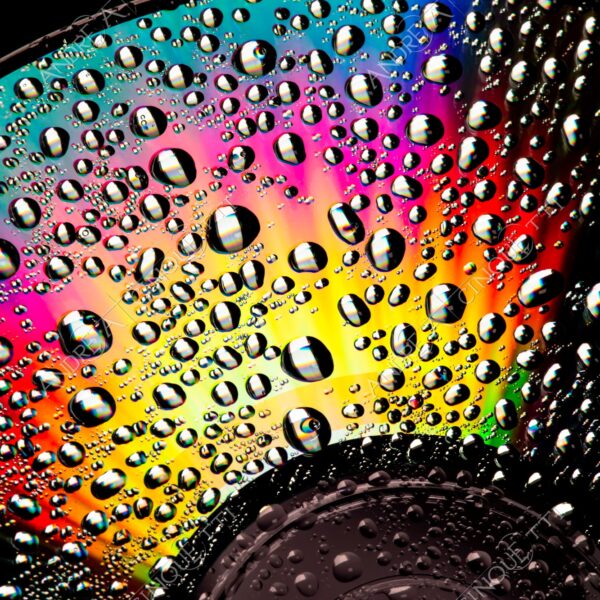 macro photography goccia gocce d'acqua water drop drops riflessi reflections colori colours cd