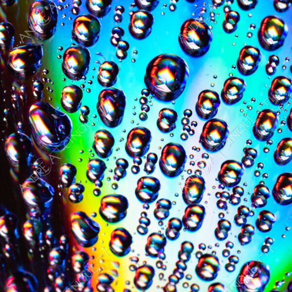 macro photography goccia gocce d'acqua water drop drops riflessi reflections colori colours cd