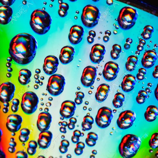 macro photography goccia gocce d'acqua water drop drops riflessi reflections colori colours cd