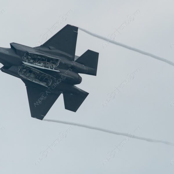 linate aeroporto airport airshow spettacolo aereo plane fighter jet F35