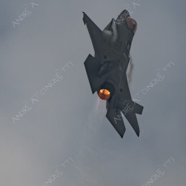 linate aeroporto airport airshow spettacolo aereo plane fighter jet F35