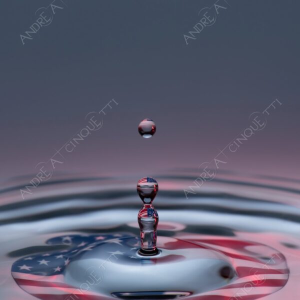 macro photography goccia gocce d'acqua water drop drops droplet droplets high speed sync studio photography riflessi reflections splash colori colours bounce bouncing bandiera flag usa unites states of america stars and stripes