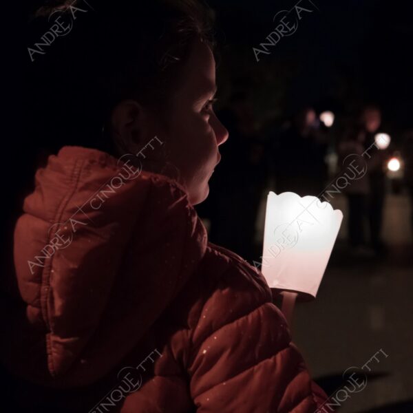colturano balbiano messa mass processione procession pasqua easter prete priest rito religioso religious ritual notte nigth sera candelel candles